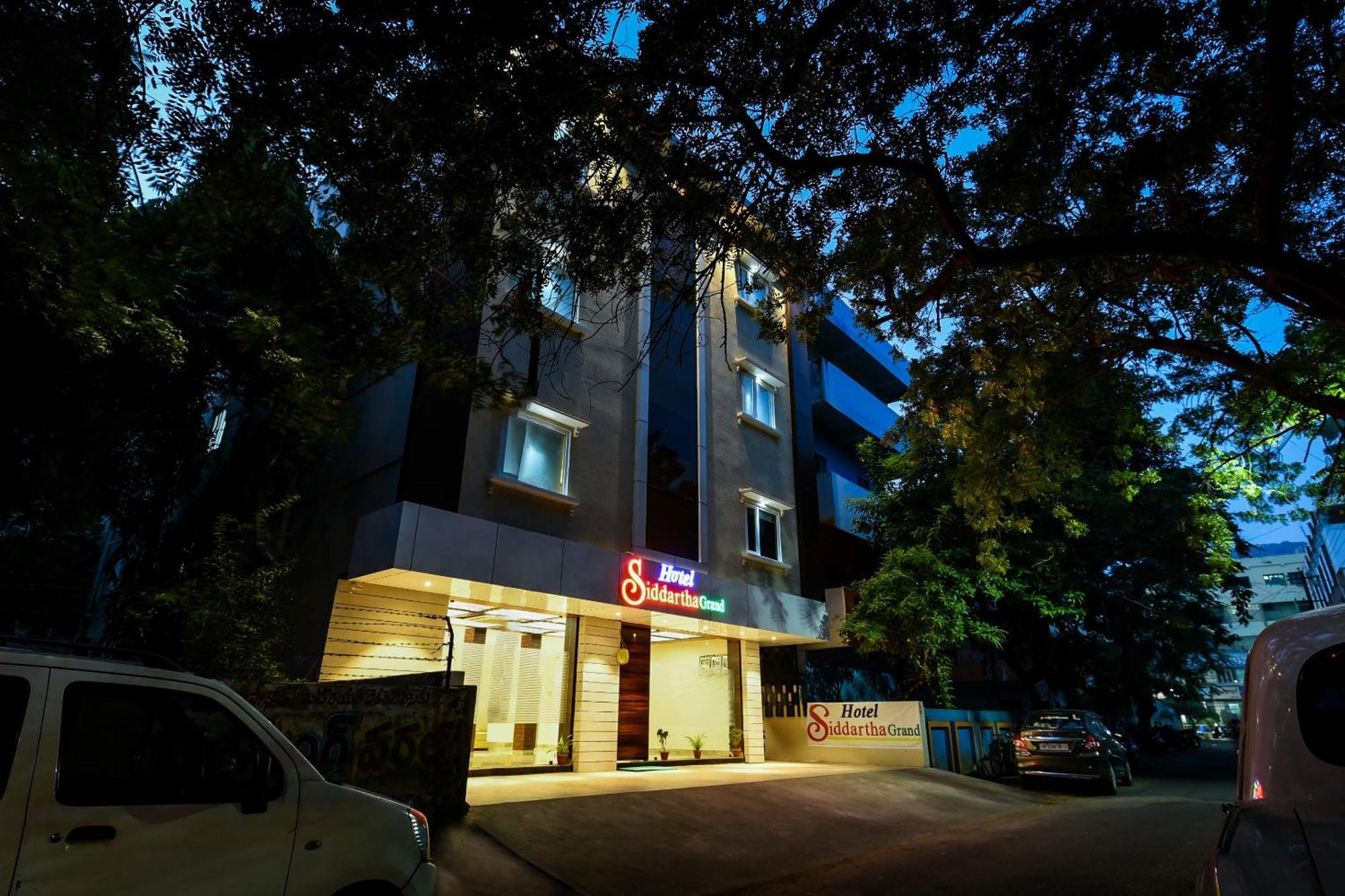 แคปิตัล โอ 22922 โฮเต็ล สิทธารถะ แกรนด์ Hotel วิเจยาวารา ภายนอก รูปภาพ